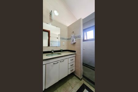 Casa de condomínio à venda com 350m², 4 quartos e 4 vagas Casa de condomínio à venda com 350m², 4 quartos e 4 vagasBanheiro Suite 1