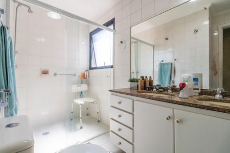 Apartamento à venda com 143m², 3 quartos e 2 vagasBanheiro da Suíte