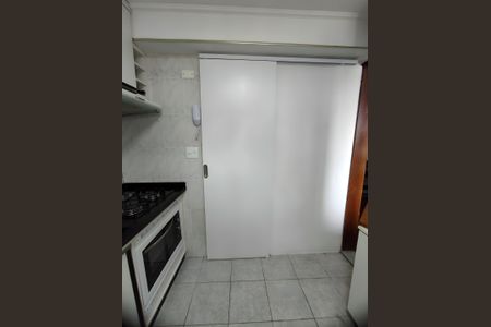 Cozinha de apartamento para alugar com 1 quarto, 40m² em Vila Domitila, São Paulo
