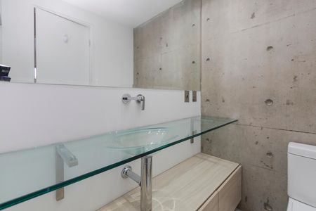 Apartamento à venda com 70m², 2 quartos e 1 vaga Apartamento à venda com 70m², 2 quartos e 1 vagaBanheiro