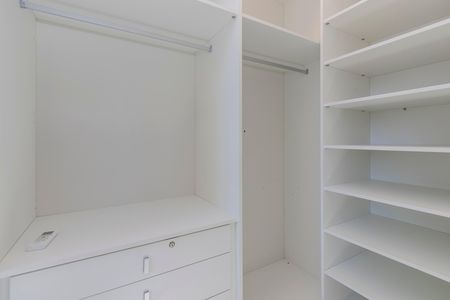 Apartamento à venda com 70m², 2 quartos e 1 vaga Apartamento à venda com 70m², 2 quartos e 1 vagaCloset do Quarto 1