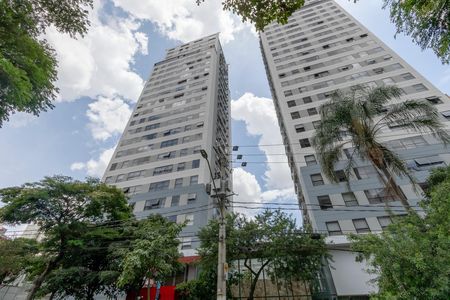 Apartamento à venda com 70m², 2 quartos e 1 vaga Apartamento à venda com 70m², 2 quartos e 1 vagaFachada