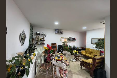 Casa à venda com 450m², 4 quartos e sem vagaSala/Cozinha