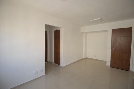 Sala de apartamento para alugar com 2 quartos, 70m² em Brasilândia, São Gonçalo