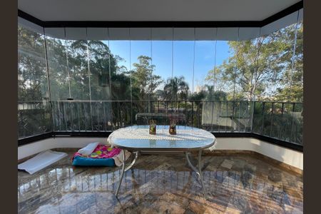 Apartamento à venda com 180m², 4 quartos e 3 vagasVaranda