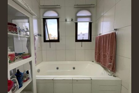 Apartamento à venda com 180m², 4 quartos e 3 vagasBanheiro da Suíte 2