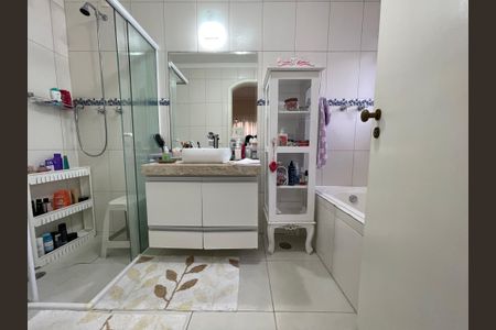 Apartamento à venda com 180m², 4 quartos e 3 vagasBanheiro da Suíte 2