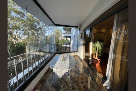 Apartamento à venda com 180m², 4 quartos e 3 vagasVaranda