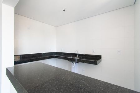 Apartamento à venda com 83m², 3 quartos e 2 vagas Apartamento à venda com 83m², 3 quartos e 2 vagasCozinha e Área de Serviço