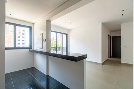 Apartamento à venda com 83m², 3 quartos e 2 vagas Apartamento à venda com 83m², 3 quartos e 2 vagasCozinha e Área de Serviço
