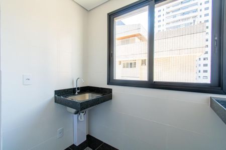 Apartamento à venda com 83m², 3 quartos e 2 vagas Apartamento à venda com 83m², 3 quartos e 2 vagasCozinha e Área de Serviço