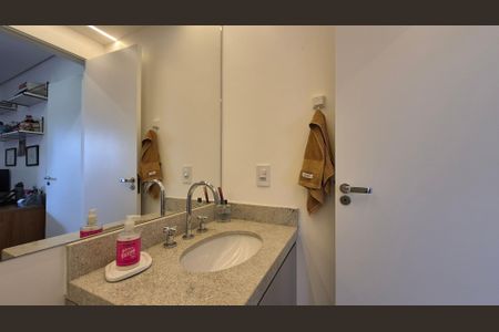 Apartamento à venda com 128m², 3 quartos e 3 vagasBanheiro da suíte