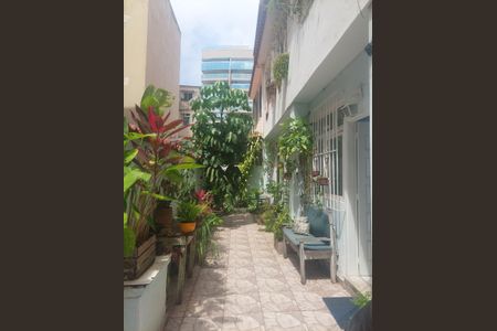 Casa à venda com 180m², 6 quartos e 1 vaga Casa à venda com 180m², 6 quartos e 1 vagaVaranda