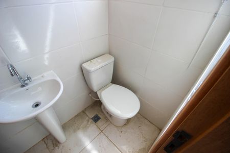 Lavabo de casa de condomínio para alugar com 2 quartos, 59m² em Aparecidinha, Sorocaba