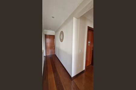 Apartamento à venda com 180m², 3 quartos e 2 vagasCorredor