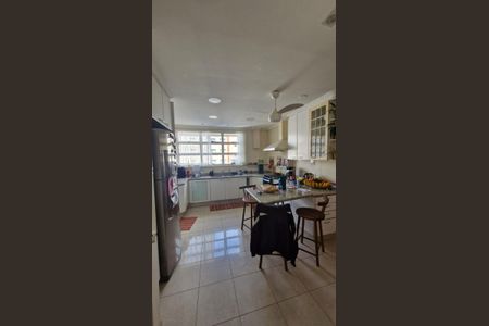 Apartamento à venda com 180m², 3 quartos e 2 vagasCozinha