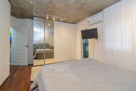 Casa à venda com 330m², 4 quartos e 4 vagas Casa à venda com 330m², 4 quartos e 4 vagasSuíte