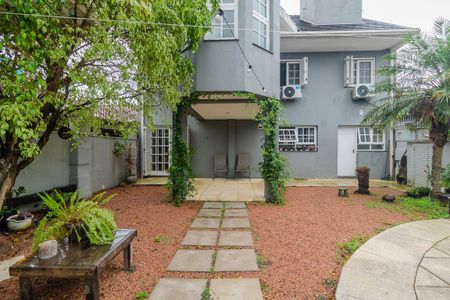 Casa à venda com 330m², 4 quartos e 4 vagas Casa à venda com 330m², 4 quartos e 4 vagasÁrea Externa