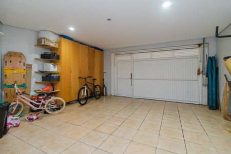 Casa à venda com 330m², 4 quartos e 4 vagas Casa à venda com 330m², 4 quartos e 4 vagasGaragem