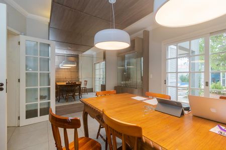 Casa à venda com 330m², 4 quartos e 4 vagas Casa à venda com 330m², 4 quartos e 4 vagasSala de Jantar
