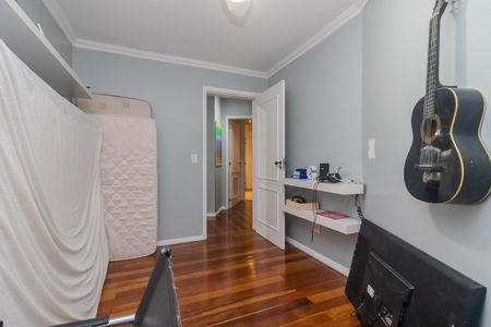 Casa à venda com 330m², 4 quartos e 4 vagas Casa à venda com 330m², 4 quartos e 4 vagasQuarto 2