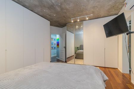Casa à venda com 330m², 4 quartos e 4 vagas Casa à venda com 330m², 4 quartos e 4 vagasSuíte