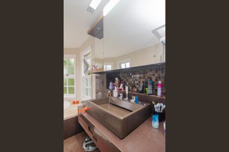 Casa à venda com 330m², 4 quartos e 4 vagas Casa à venda com 330m², 4 quartos e 4 vagasBanheiro da Suíte