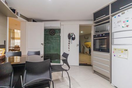 Casa à venda com 330m², 4 quartos e 4 vagas Casa à venda com 330m², 4 quartos e 4 vagasCozinha