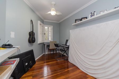 Casa à venda com 330m², 4 quartos e 4 vagas Casa à venda com 330m², 4 quartos e 4 vagasQuarto 2