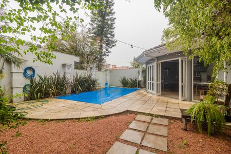 Casa à venda com 330m², 4 quartos e 4 vagas Casa à venda com 330m², 4 quartos e 4 vagasÁrea Externa