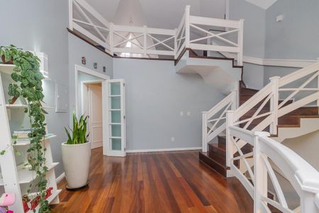 Casa à venda com 330m², 4 quartos e 4 vagas Casa à venda com 330m², 4 quartos e 4 vagasSaleta