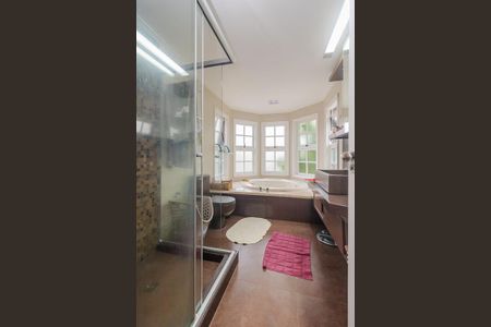 Casa à venda com 330m², 4 quartos e 4 vagas Casa à venda com 330m², 4 quartos e 4 vagasBanheiro da Suíte