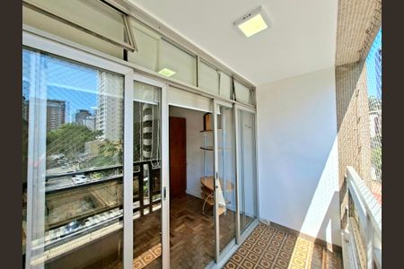 Apartamento à venda com 105m², 3 quartos e 1 vagaVaranda