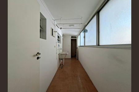 Apartamento à venda com 105m², 3 quartos e 1 vagaÁrea de Serviço