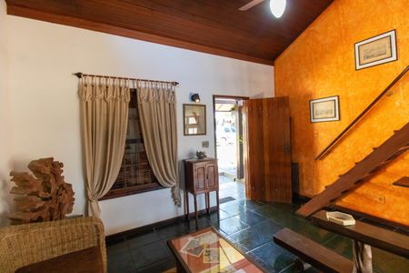 Sala de casa de condomínio à venda com 4 quartos, 210m² em Maravista, Niterói