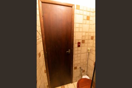 Casa de condomínio à venda com 210m², 4 quartos e 2 vagasBanheiro Social 2