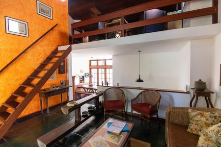 Casa de condomínio à venda com 210m², 4 quartos e 2 vagasSala