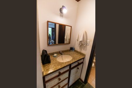 Casa de condomínio à venda com 210m², 4 quartos e 2 vagasBanheiro Social