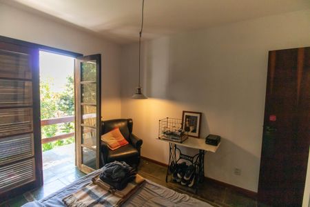 Casa de condomínio à venda com 210m², 4 quartos e 2 vagasSuíte