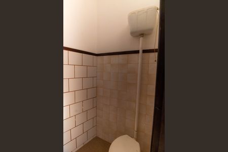 Casa de condomínio à venda com 210m², 4 quartos e 2 vagasBanheiro de serviço