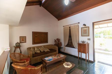 Sala de casa de condomínio à venda com 4 quartos, 210m² em Maravista, Niterói