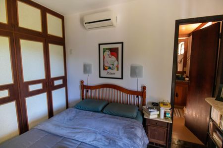 Casa de condomínio à venda com 210m², 4 quartos e 2 vagasSuíte