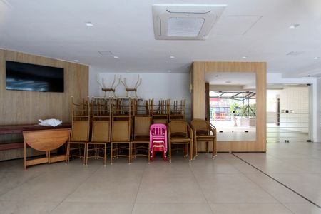 Apartamento para alugar com 77m², 2 quartos e 1 vaga Apartamento para alugar com 77m², 2 quartos e 1 vagaÁrea comum - Salão de festas