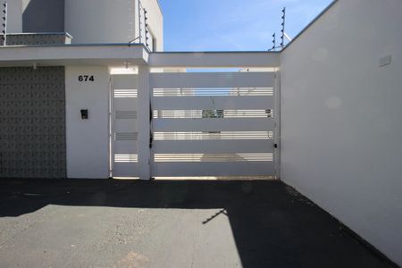 Casa de condomínio para alugar com 59m², 2 quartos e 1 vaga Casa de condomínio para alugar com 59m², 2 quartos e 1 vagaFachada