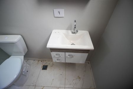 Casa de condomínio para alugar com 59m², 2 quartos e 1 vaga Casa de condomínio para alugar com 59m², 2 quartos e 1 vagaBanheiro 1