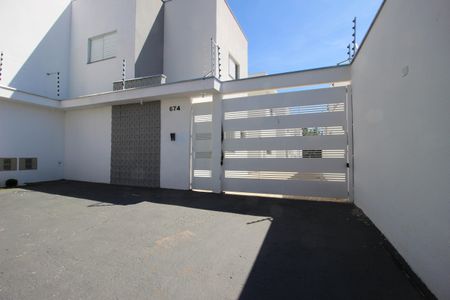 Casa de condomínio para alugar com 59m², 2 quartos e 1 vaga Casa de condomínio para alugar com 59m², 2 quartos e 1 vagaFachada