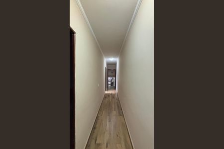 Casa à venda com 230m², 3 quartos e 5 vagas Casa à venda com 230m², 3 quartos e 5 vagasCorredor