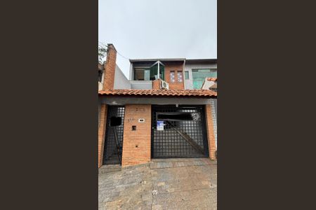 Casa à venda com 230m², 3 quartos e 5 vagas Casa à venda com 230m², 3 quartos e 5 vagasFachada