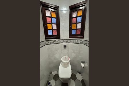 Casa à venda com 230m², 3 quartos e 5 vagas Casa à venda com 230m², 3 quartos e 5 vagasLavabo