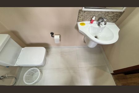 Casa à venda com 230m², 3 quartos e 5 vagas Casa à venda com 230m², 3 quartos e 5 vagasBanheiro da Suíte 2